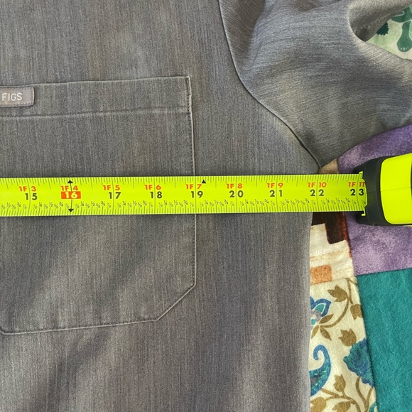 Figs Men's Gray V-Neck Scrub shirt - Picture 6 of 7